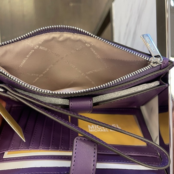 MICHAEL KORS JS Lg Ombré Signature Logo Double Zip Wristlet Wallet 
Dark Purple - Picture 8 of 16